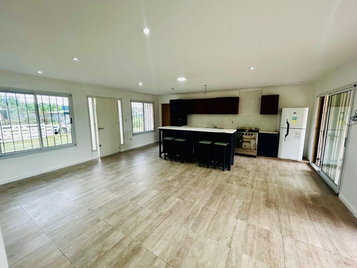 Foto de VENTA CASA 4 AMBIENTES CON PILETA Y COCHERA EN BARRIO LOS CAMPITOS CAÑUELAS, imagen 4