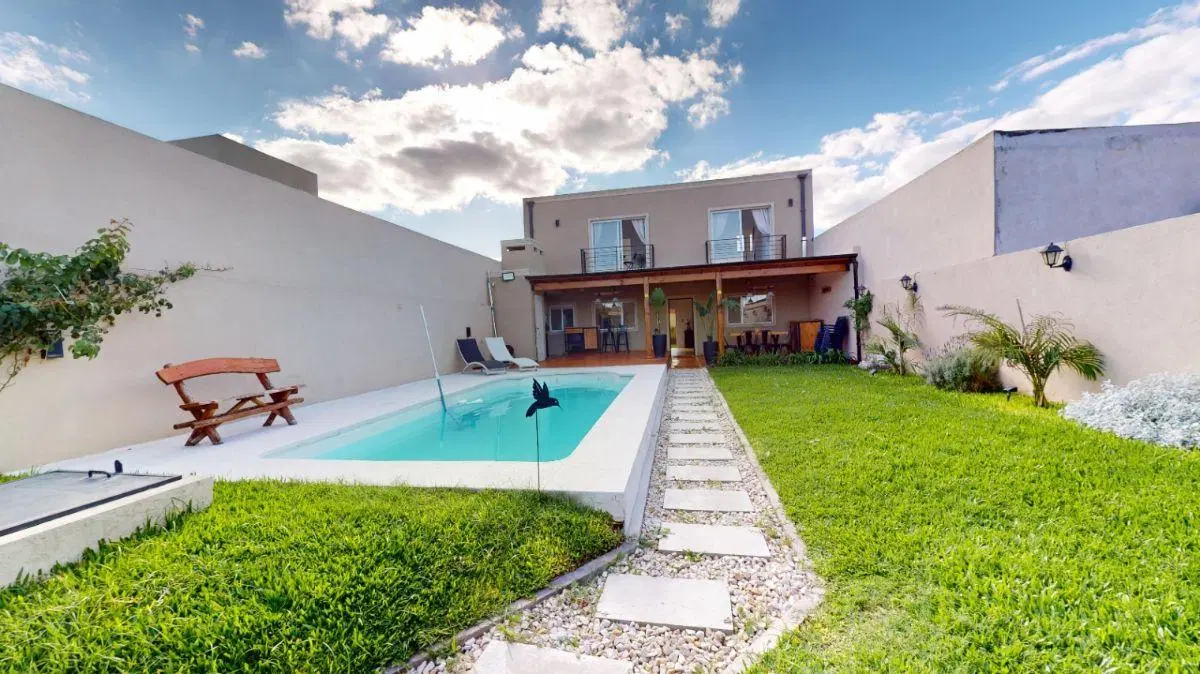 VENTA CASA 3 AMBIENTES CON PILETA QUINCHO Y COCHERA EN PETION CAÑUELAS 3