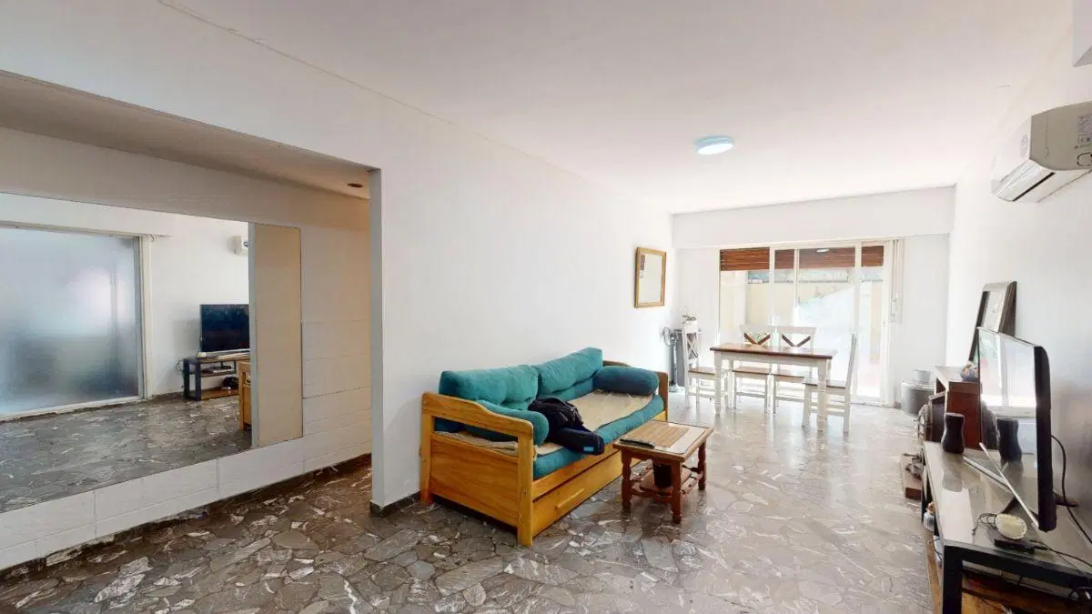 VENTA DEPARTAMENTO 4 AMBIENTES CON PATIO Y BALCON EN BALVANERA 2
