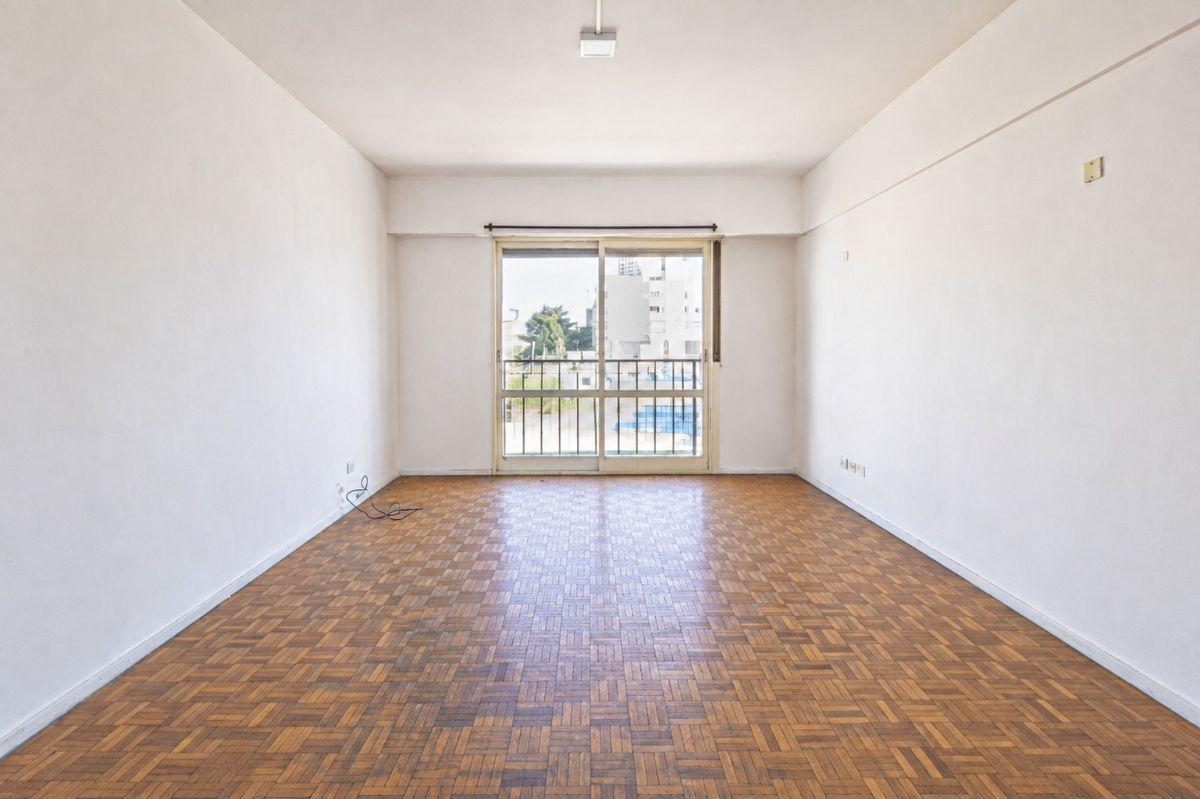 Foto de VENTA DEPARTAMENTO 4 AMBIENTES CON LAVADERO EN SAN TELMO, imagen 2
