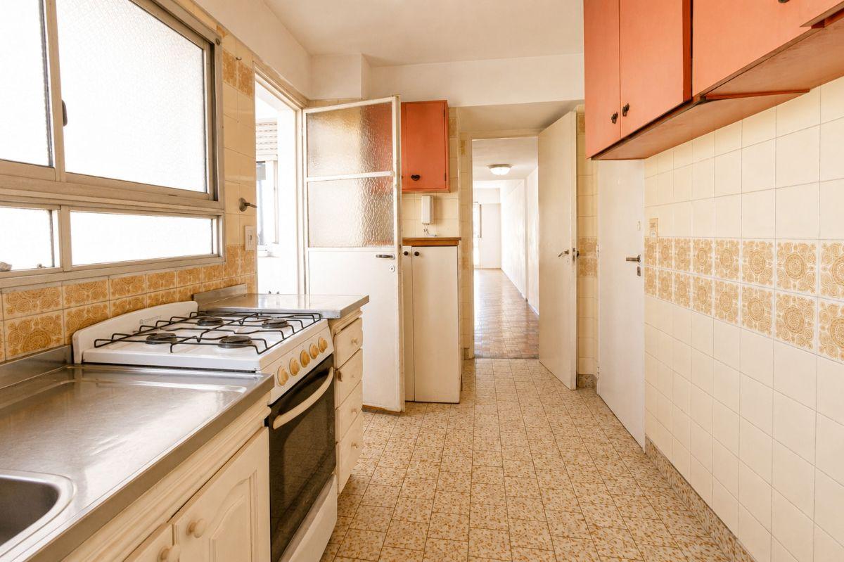 Foto de VENTA DEPARTAMENTO 4 AMBIENTES CON LAVADERO EN SAN TELMO, imagen 3