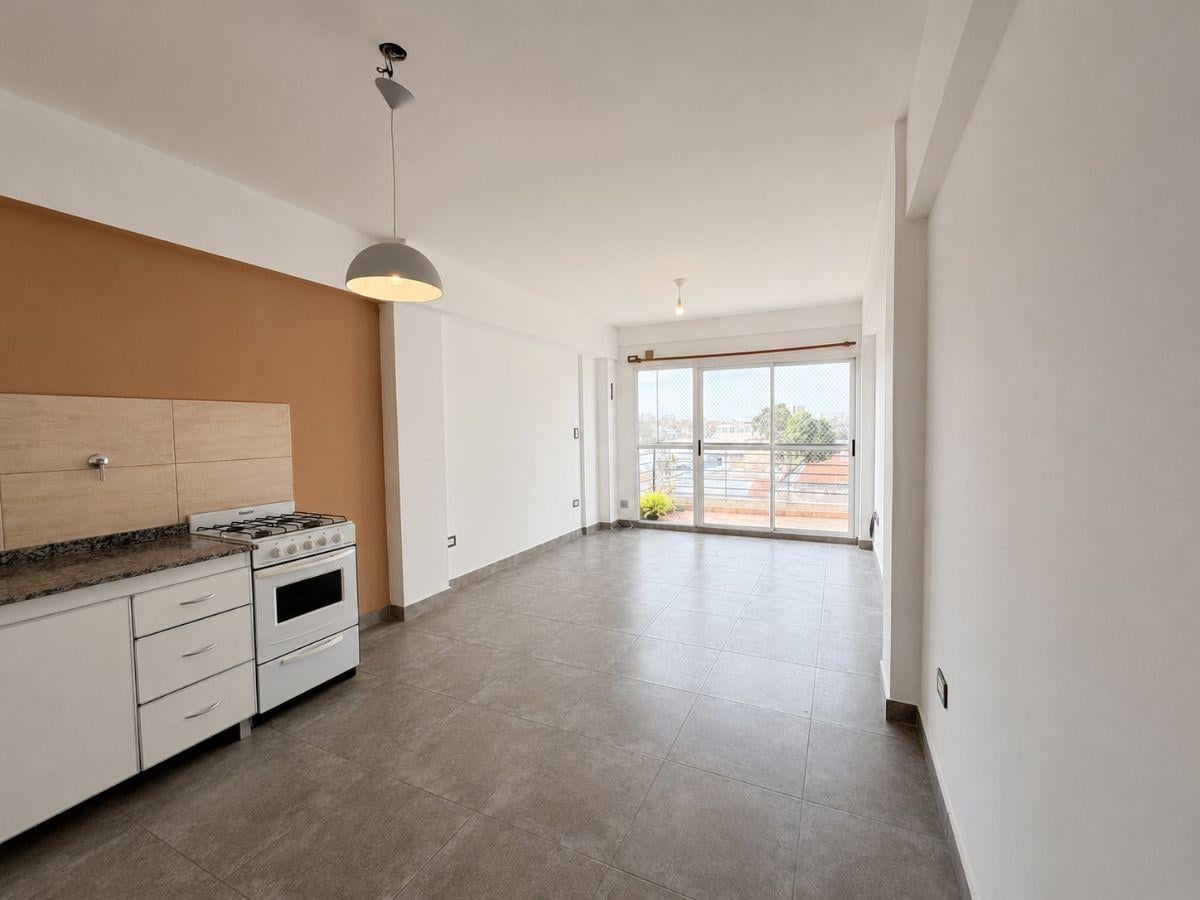 Foto de Departamento en alquiler en Monte Castro, imagen 1