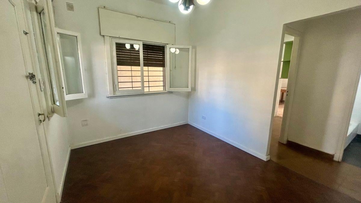 Foto de Alquiler Casa con cochera, jardin y parque en Castelar, imagen 3