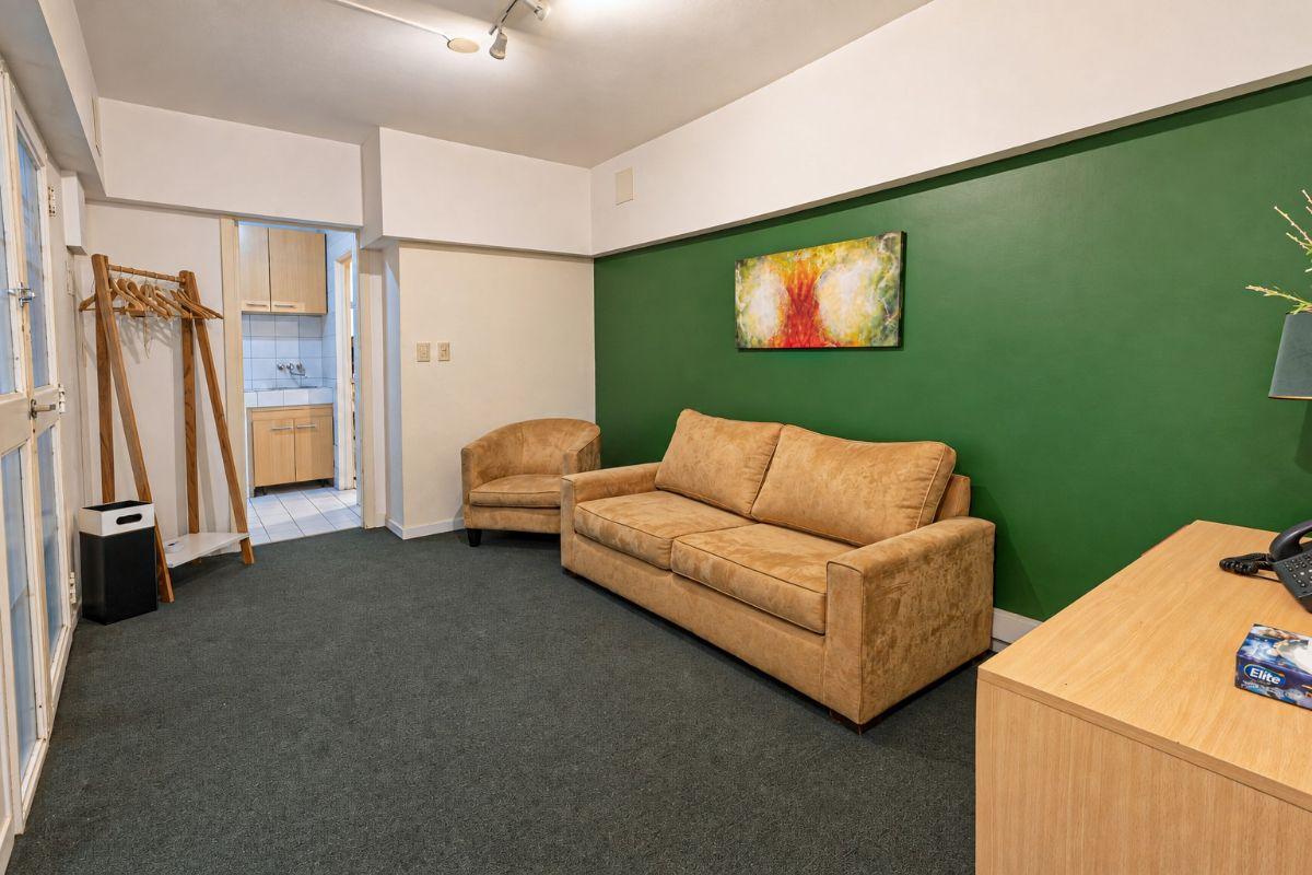 Foto de Venta Oficina al Frente Florida 600- 4 Despachos - cocina y baño privado, imagen 4