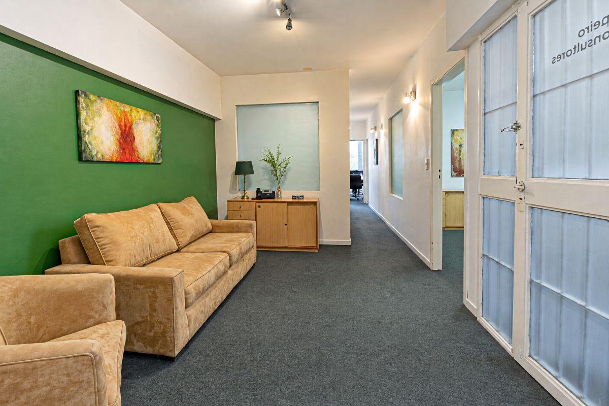 Foto de Venta Oficina al Frente Florida 600- 4 Despachos - cocina y baño privado, imagen 3