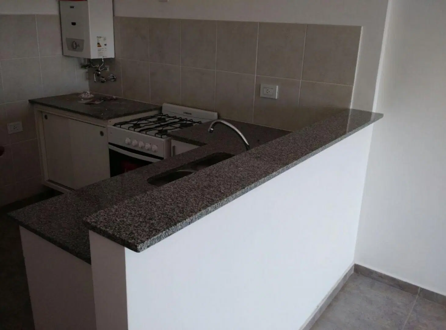 Alquilamos dto 1 dormitorio en San Luis al 600 3