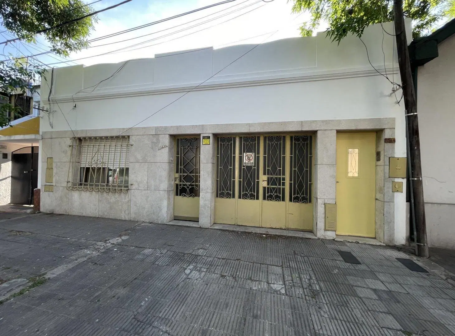 Casa dos dormitorios con cochera en B° Azcuenaga 2