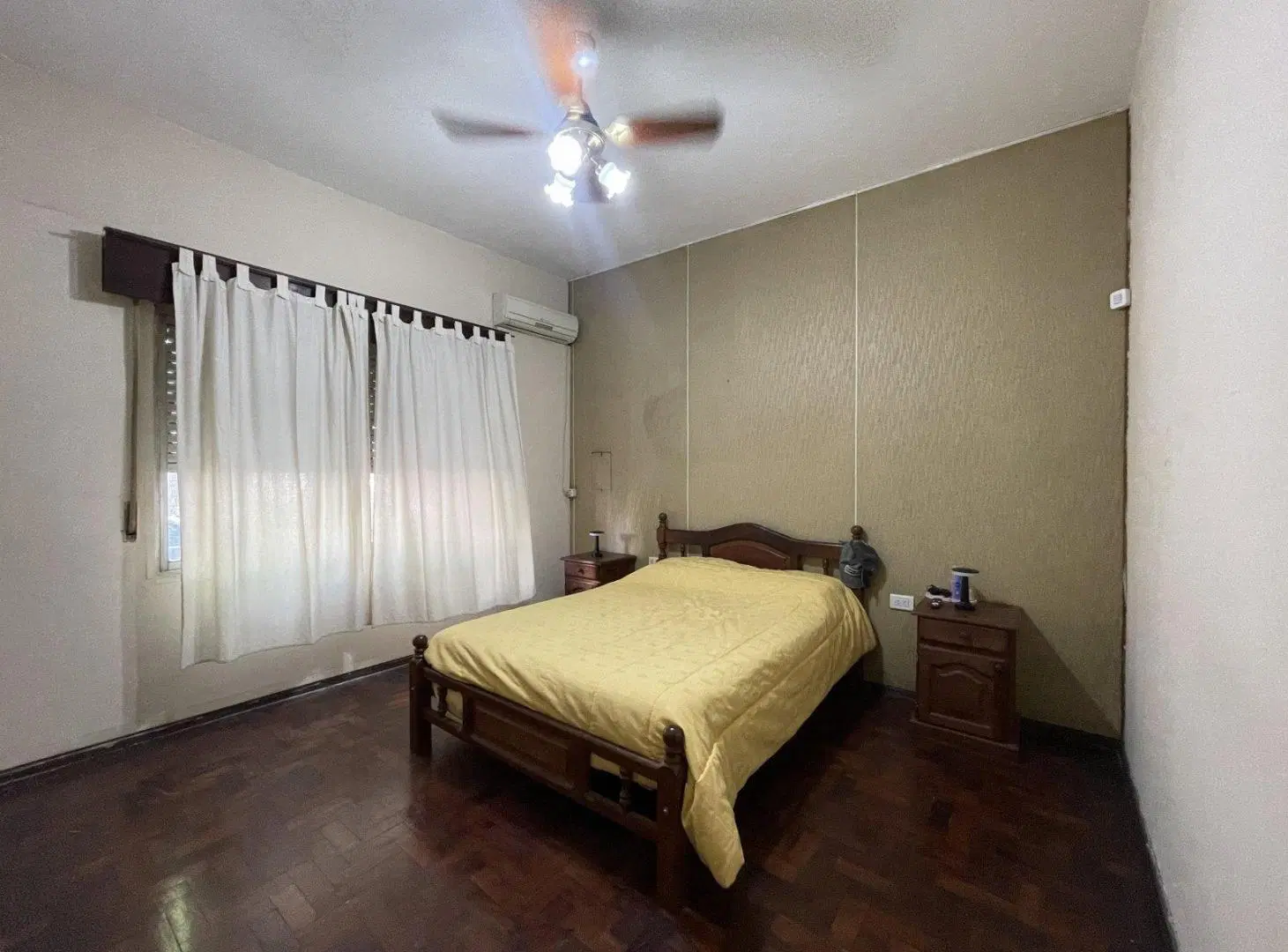 Casa dos dormitorios con cochera en B° Azcuenaga 4