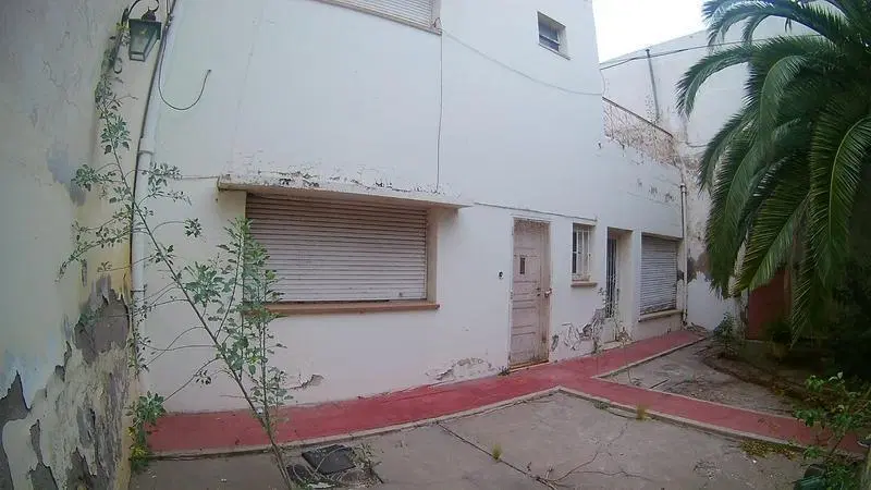VENTA. Local Comercial   Casa 2 dormitorios. Av. Illia 249 3