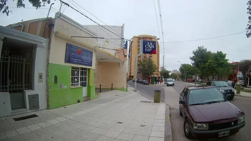 VENTA. Local Comercial   Casa 2 dormitorios. Av. Illia 249 4