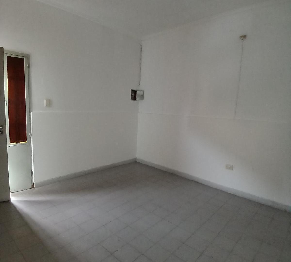 Foto de VENTA Casa 2 dormitorios. Ayacucho N°592, imagen 2