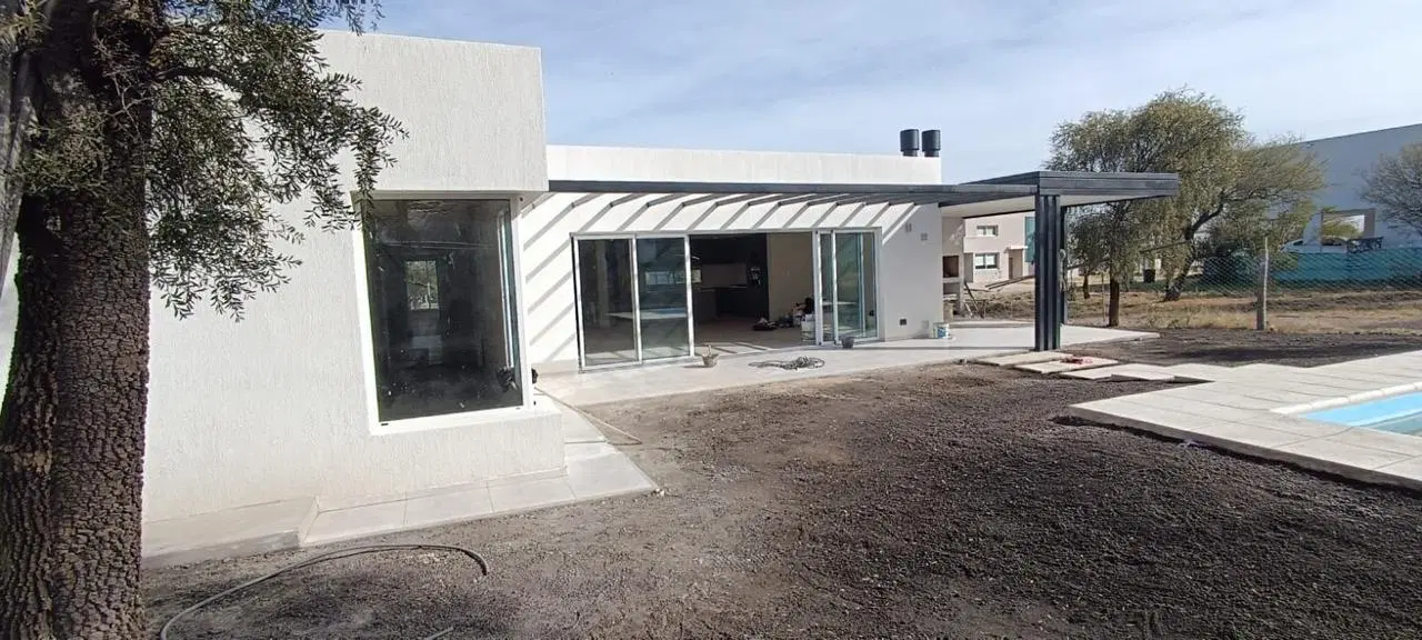 VENTA Casa 3 dormitorios. Los Quebrachos. Zona Las Liebres 4