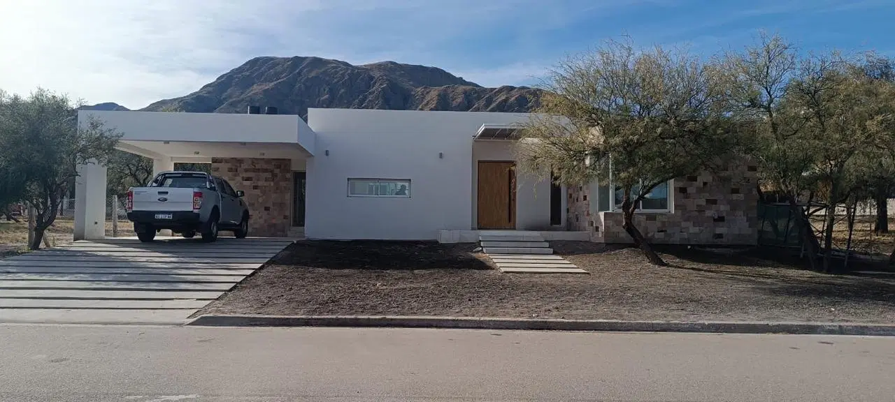 VENTA Casa 3 dormitorios. Los Quebrachos. Zona Las Liebres 8