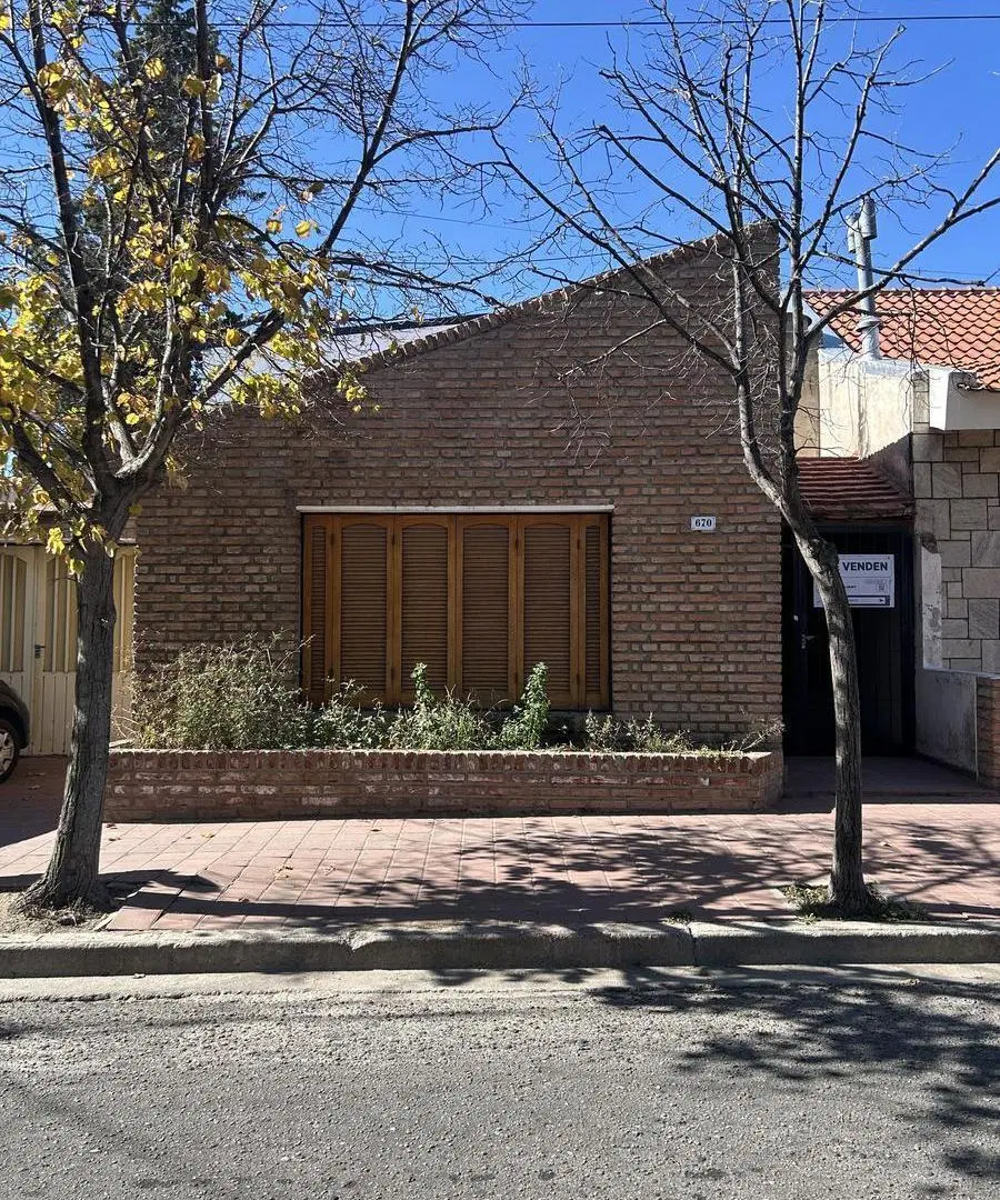 VENTA Casa 3 dormitorios. Hipólito Irigoyen Nº670 3