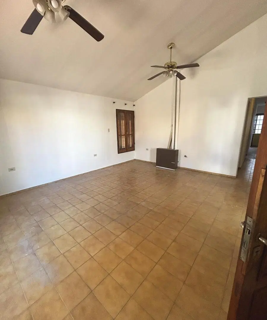 VENTA Casa 3 dormitorios. Hipólito Irigoyen Nº670 8