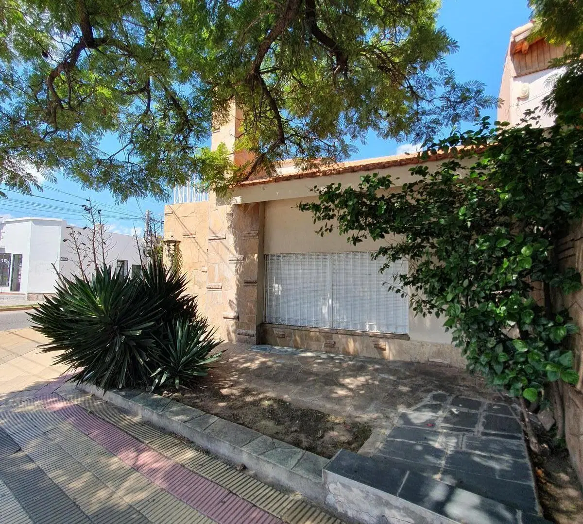 VENTA Casa 3 dormitorios. República del Libano N°201 4