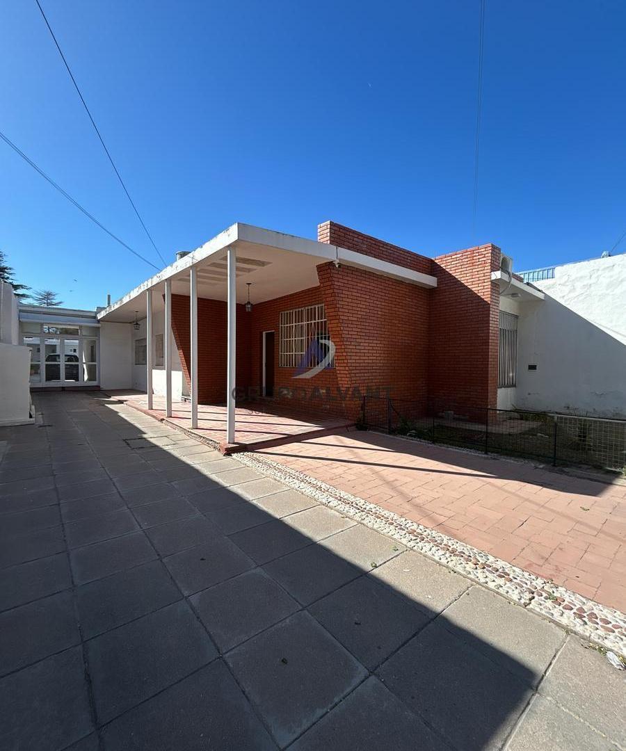 Foto de VENTA Casas en Zona Céntica. Av. Pte. Juan Domingo Perón 1022, imagen 2