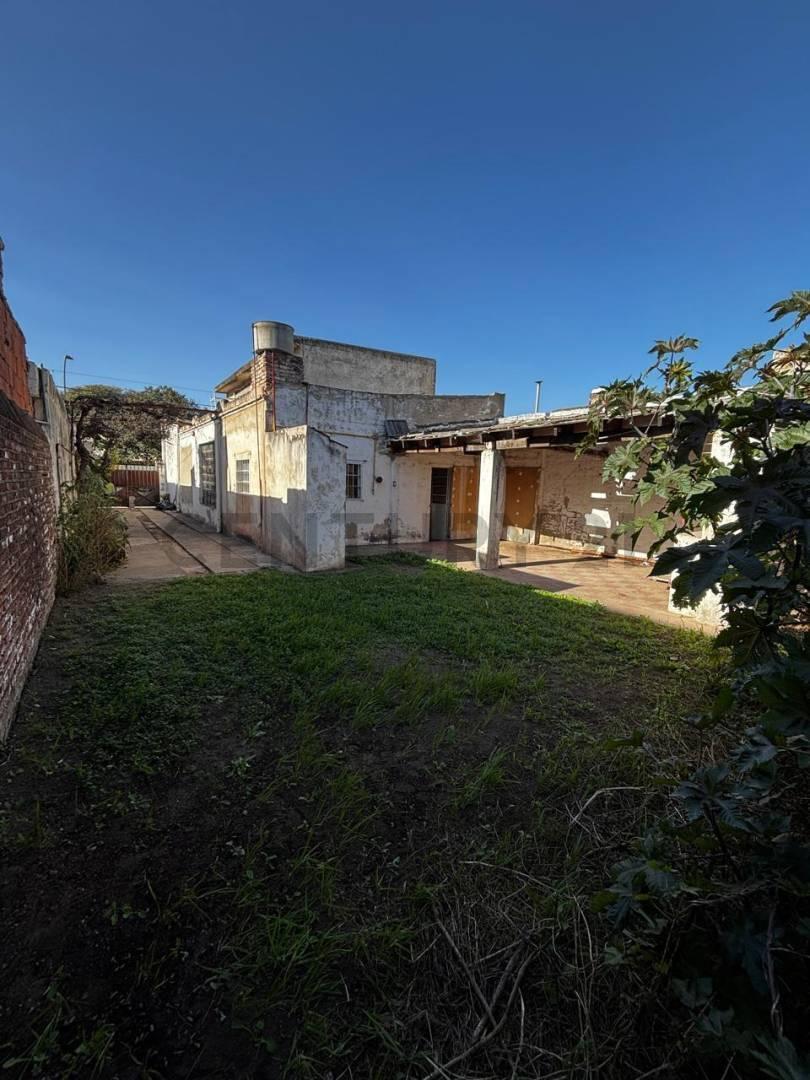Foto de CASA EN VENTA A RECICLAR DE 2 DORMITORIOS, imagen 2