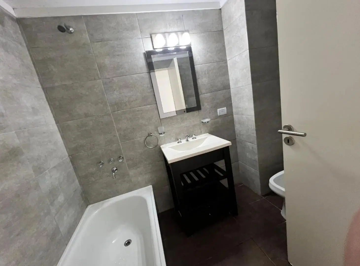 DEPARTAMENTO EN ALQUILER DOS AMBIENTES EN MORON NUEVOS 5