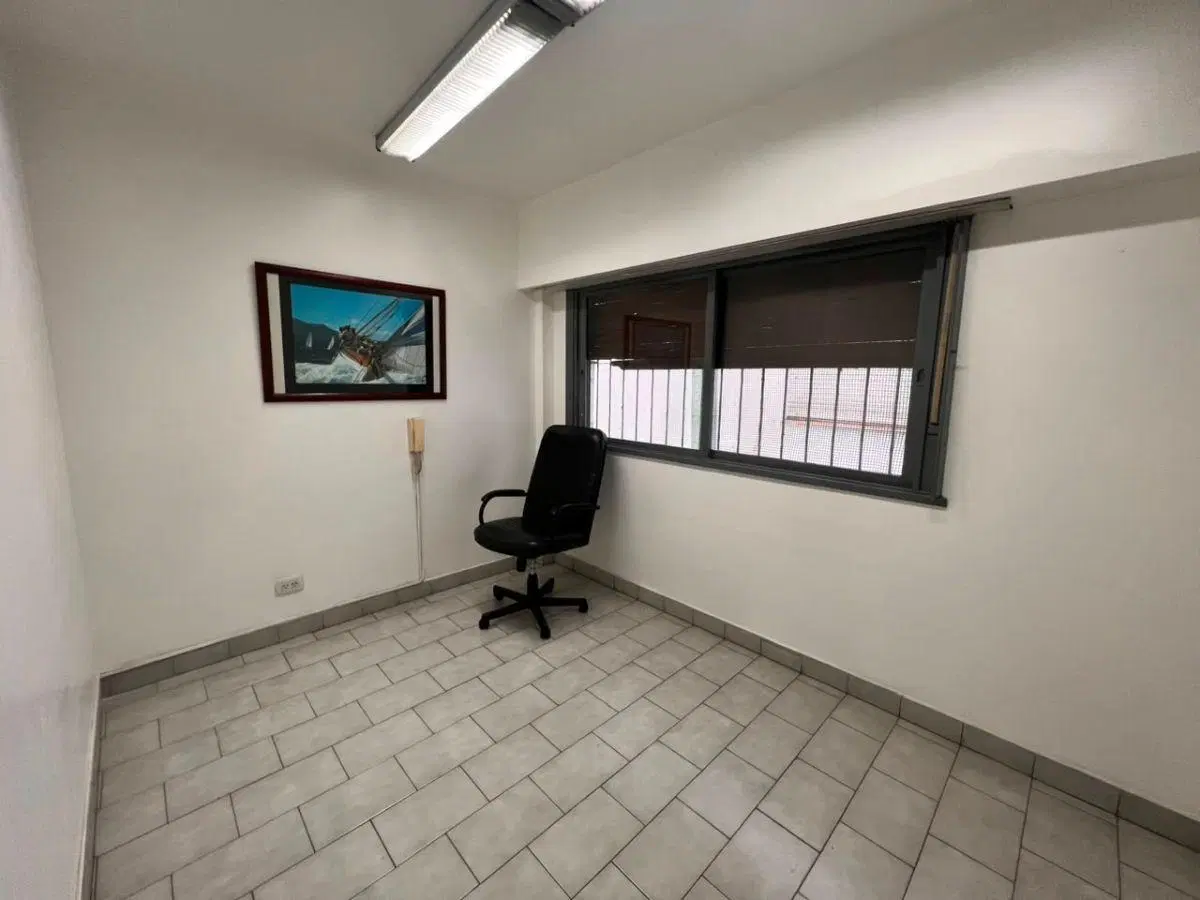 Departamento OFICINA USO PROFESIONAL en alquiler en Moron 8