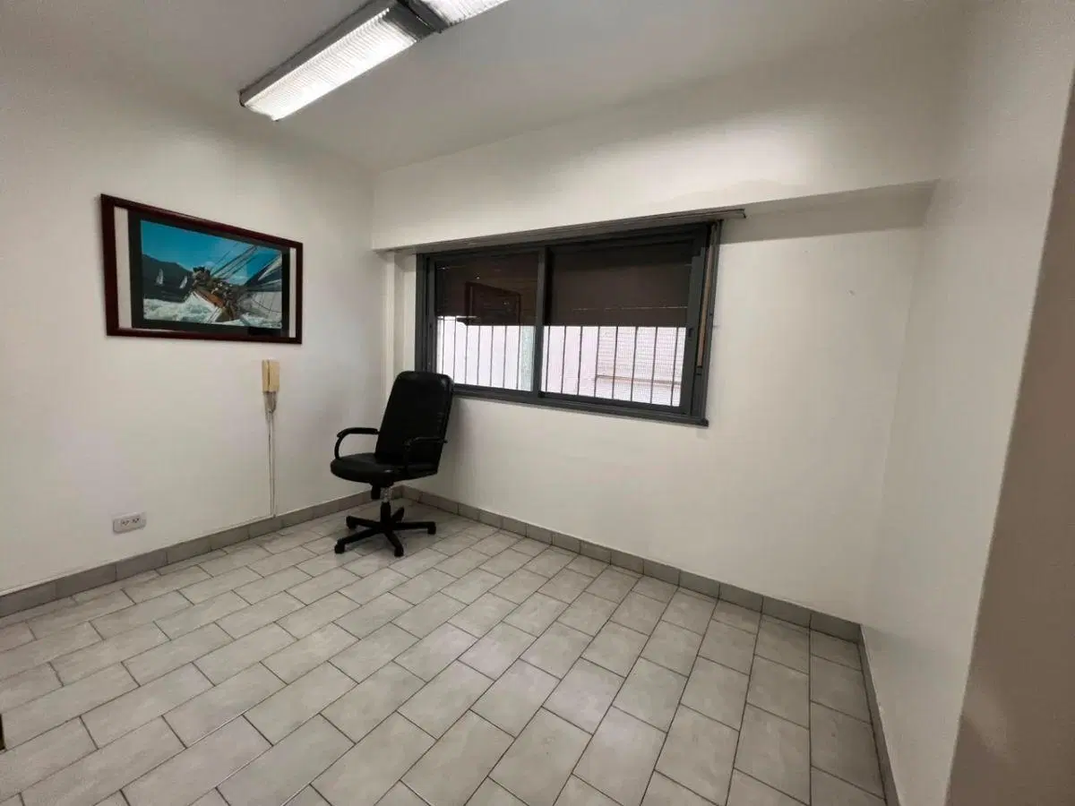 Departamento OFICINA USO PROFESIONAL en alquiler en Moron 2