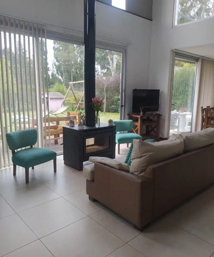 Espectacular casa 4 ambientes en Las Prunas 4