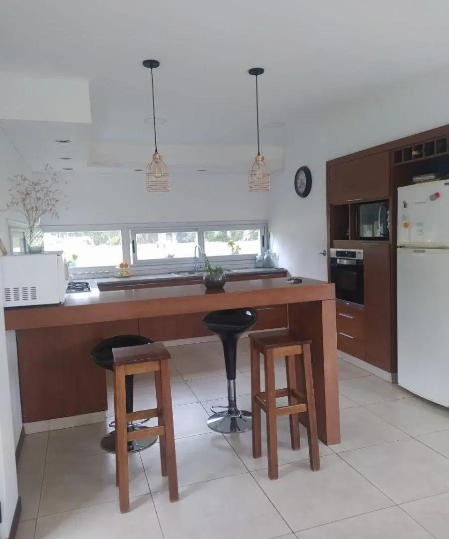 Espectacular casa 4 ambientes en Las Prunas 3