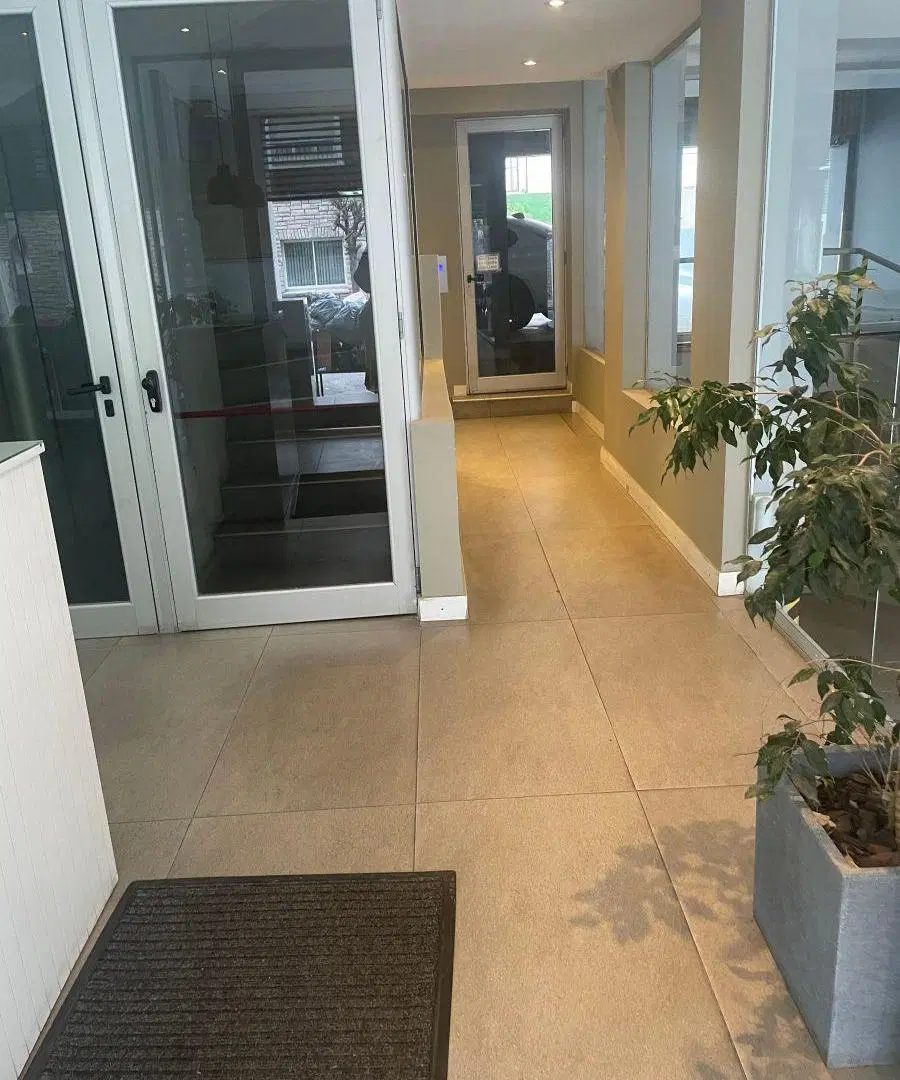 Semi piso oficina con cochera 1