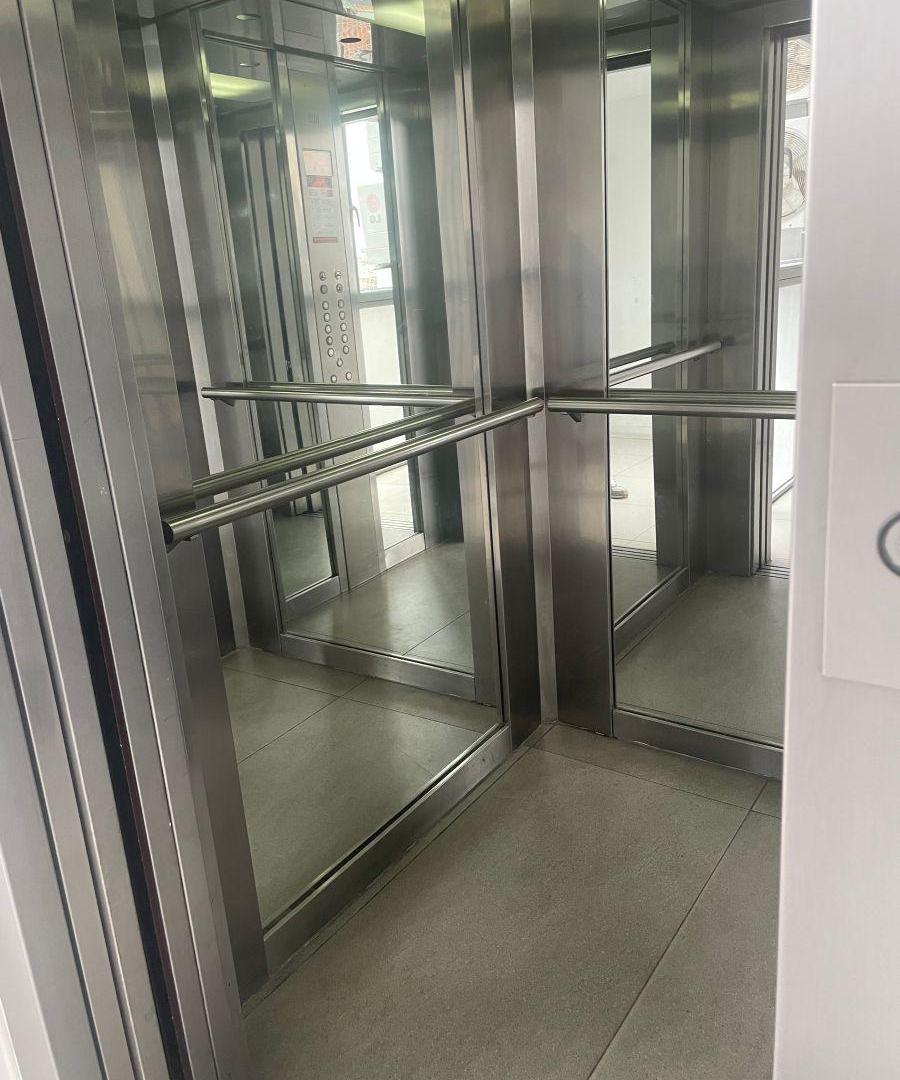 Foto de Semi piso oficina con cochera, imagen 2