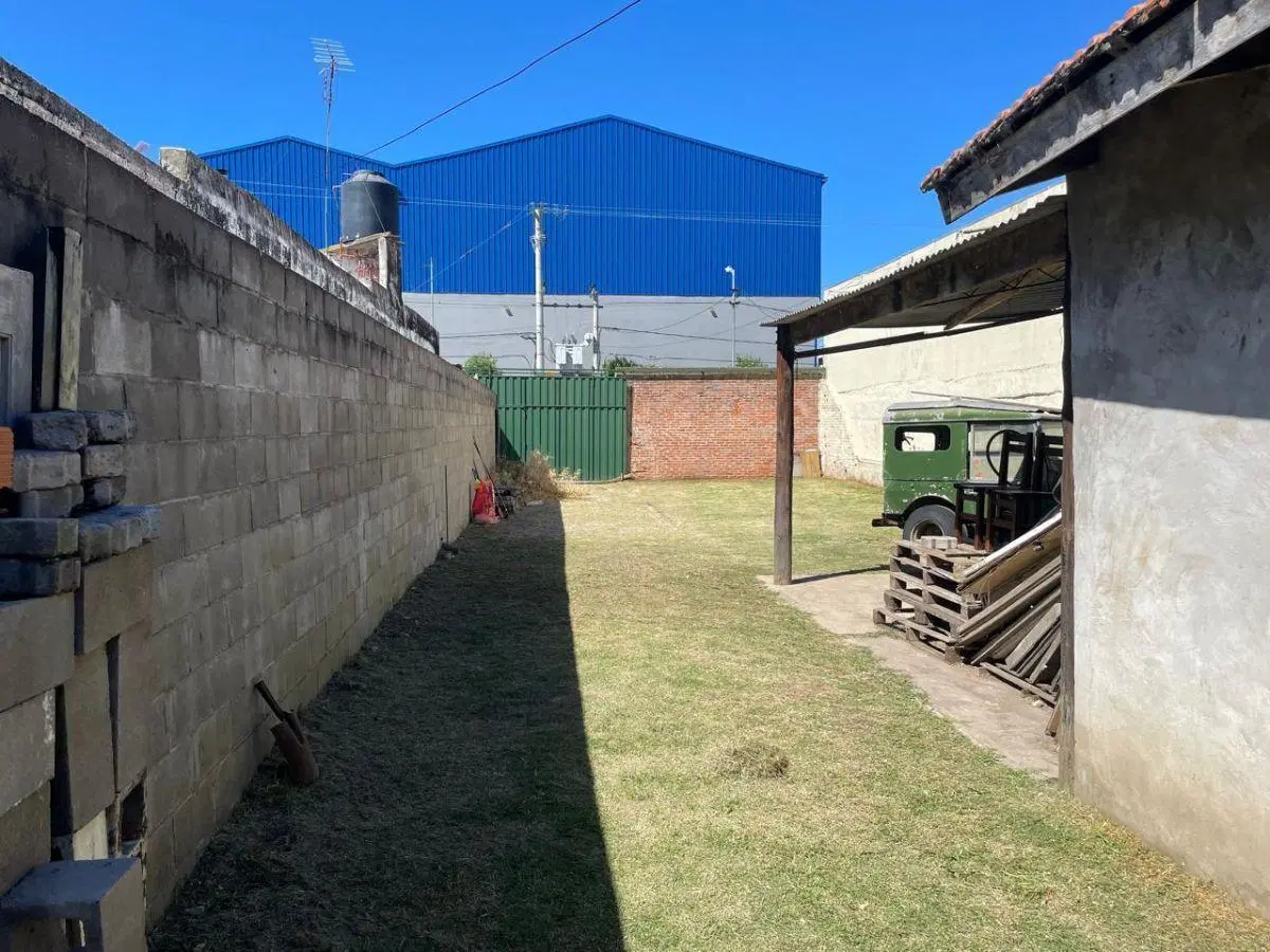 OPORTUNIDAD LOTE CON CASA 4