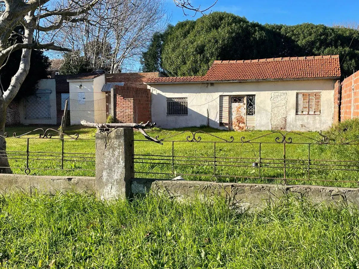 Lote con casa a reciclar 7