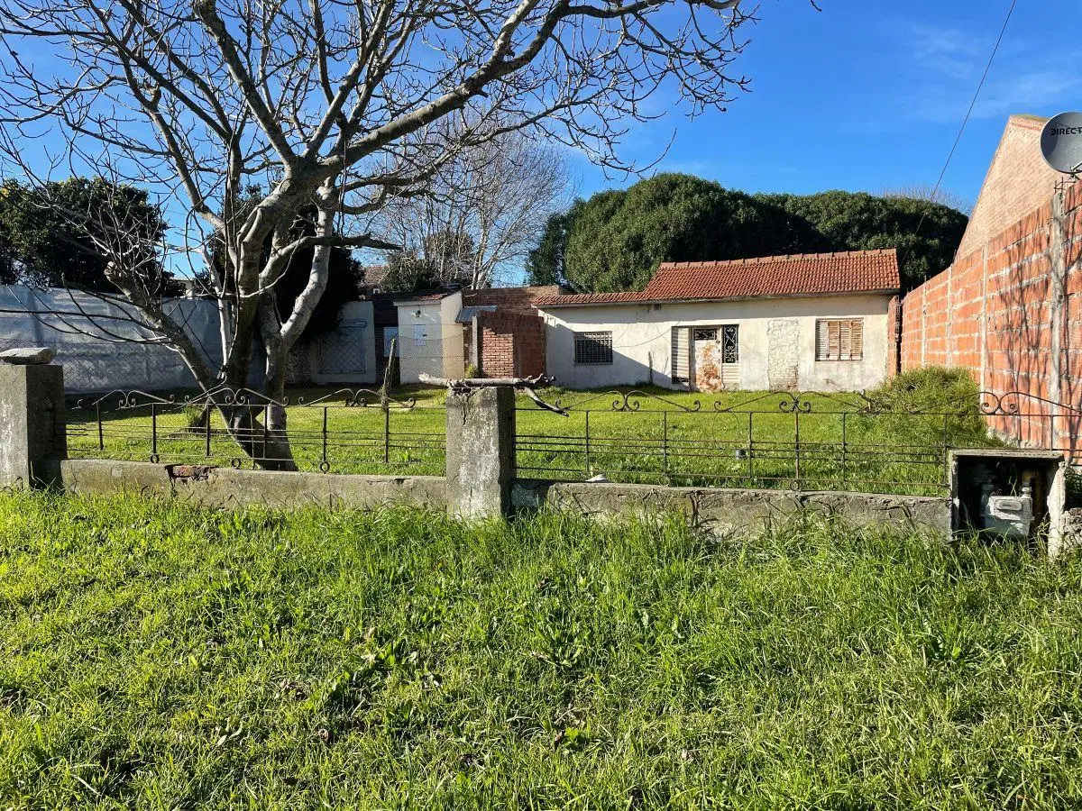 Lote con casa a reciclar 1