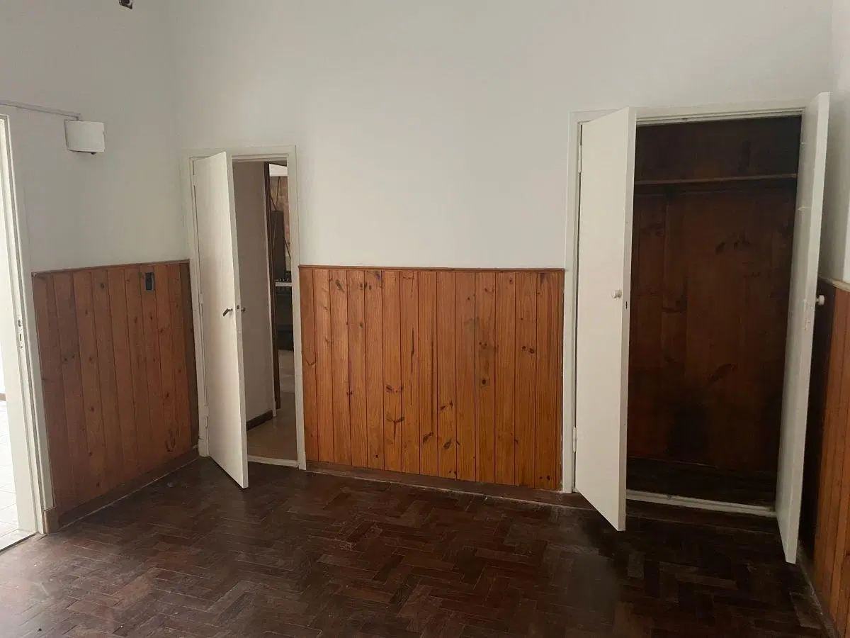 Casa 4 ambientes con amplio lote y Dto monoambiente ! 4