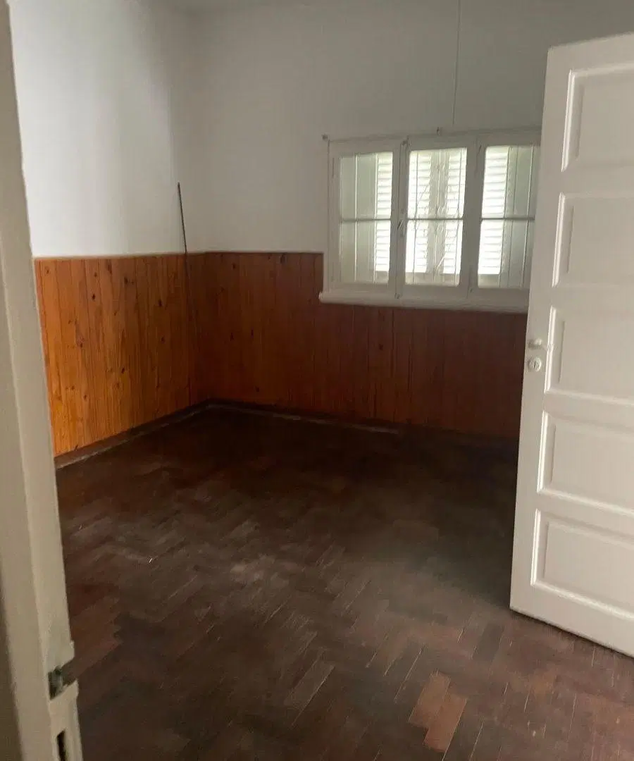 Casa 4 ambientes con amplio lote y Dto monoambiente ! 2