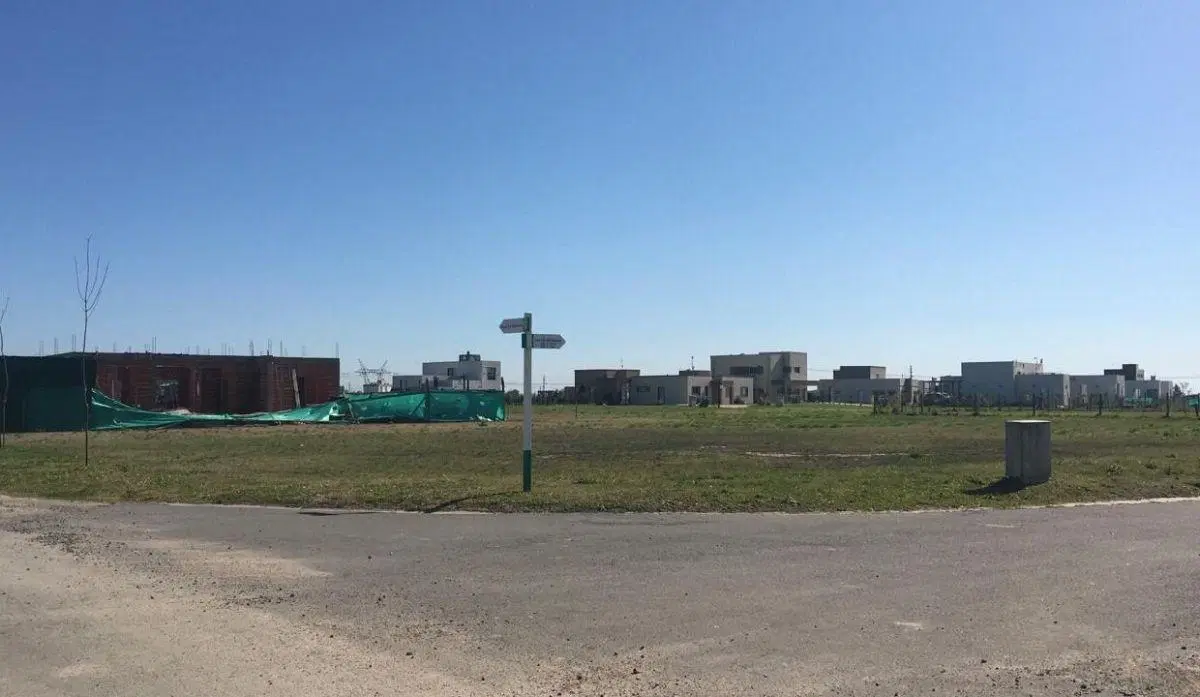 LOTE EN BARRIO LA ALAMEDA 4