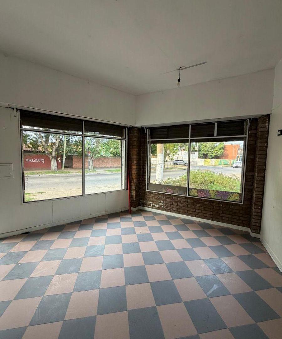 Foto de Local de 30 m² en venta en Florencio Varela, imagen 2