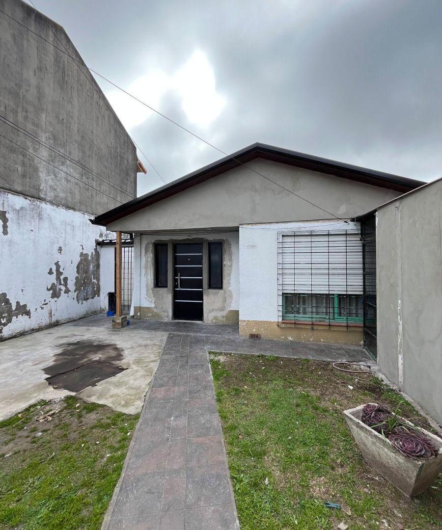 Foto de Casa en venta- San Carlos, Berazategui, imagen 1