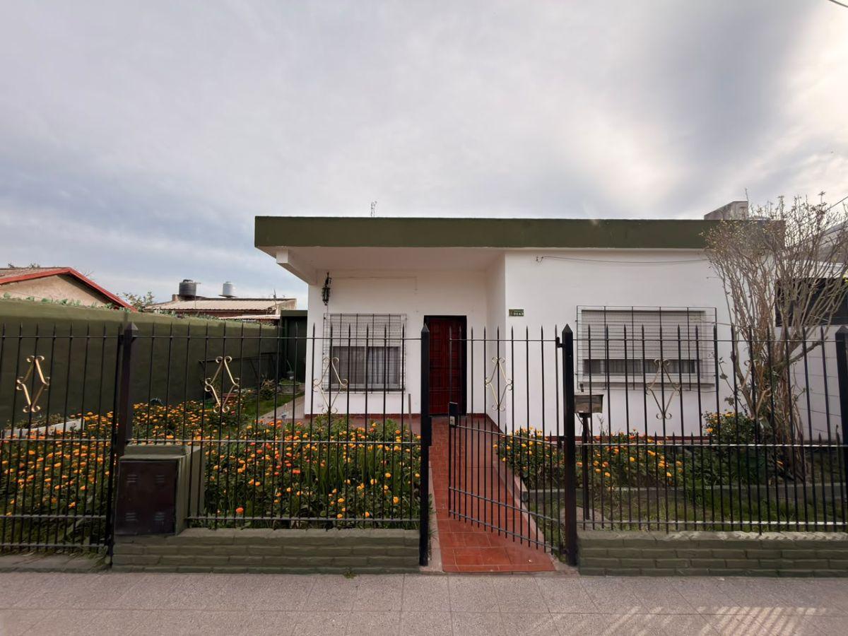 Foto de CASA ESTILO AMERICANO EN VILLA VATTEONE – A 1 CUADRA DE AV. CARIBONI, imagen 1