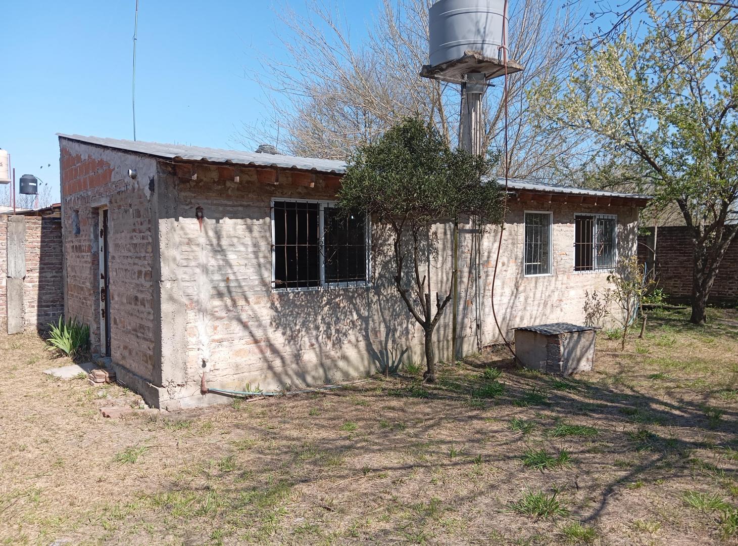 Foto de Casa con quincho parrilla entrada de auto, imagen 1