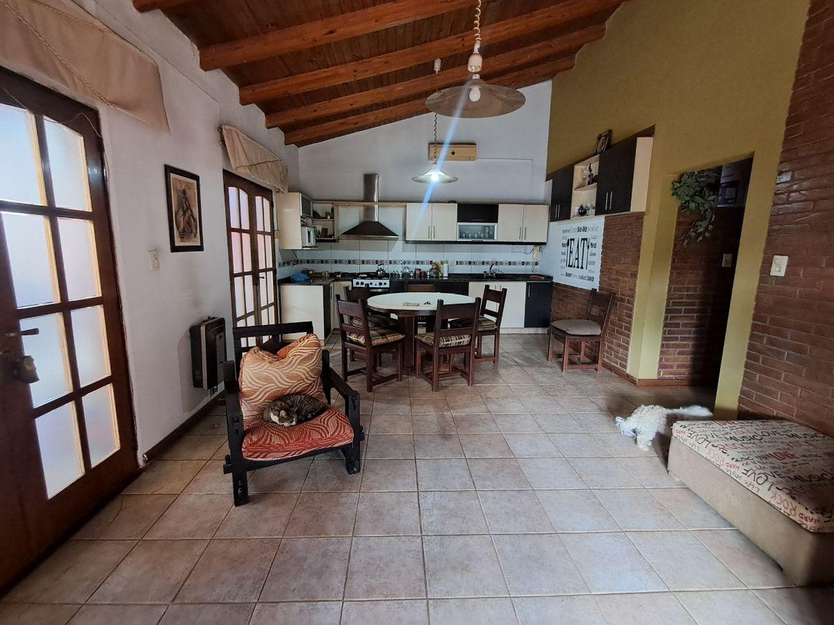 Foto de Casa con pileta en Chacras de Coria, imagen 2