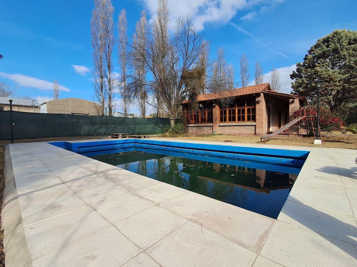 Foto de Casa con pileta en Chacras de Coria, imagen 1