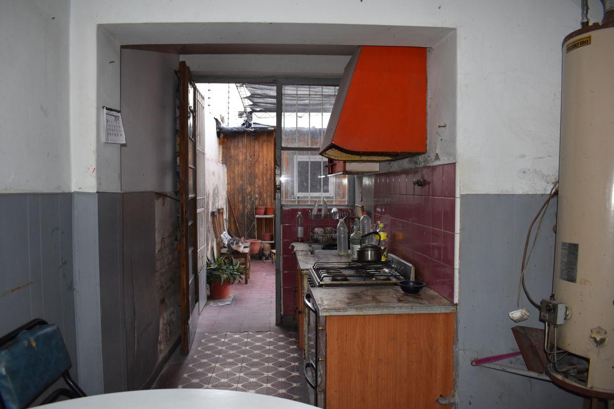 Foto de CASA A RECICLAR EN VENTA - DORREGO, GAYMALLEN, imagen 4