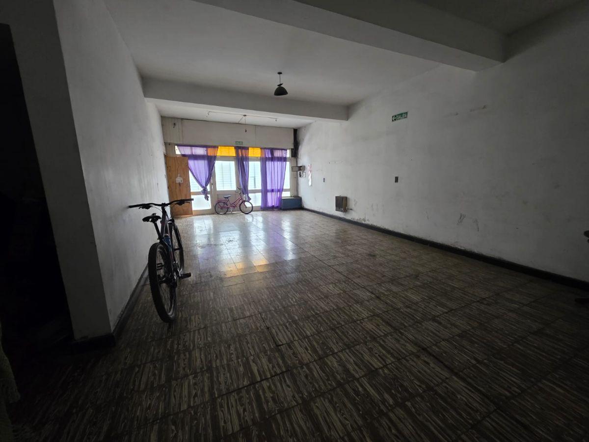 Foto de OPORTUNIDAD DE INVERSIÓN | VIVIENDA+ SALON COMERCIAL + GALPÓN |, imagen 3