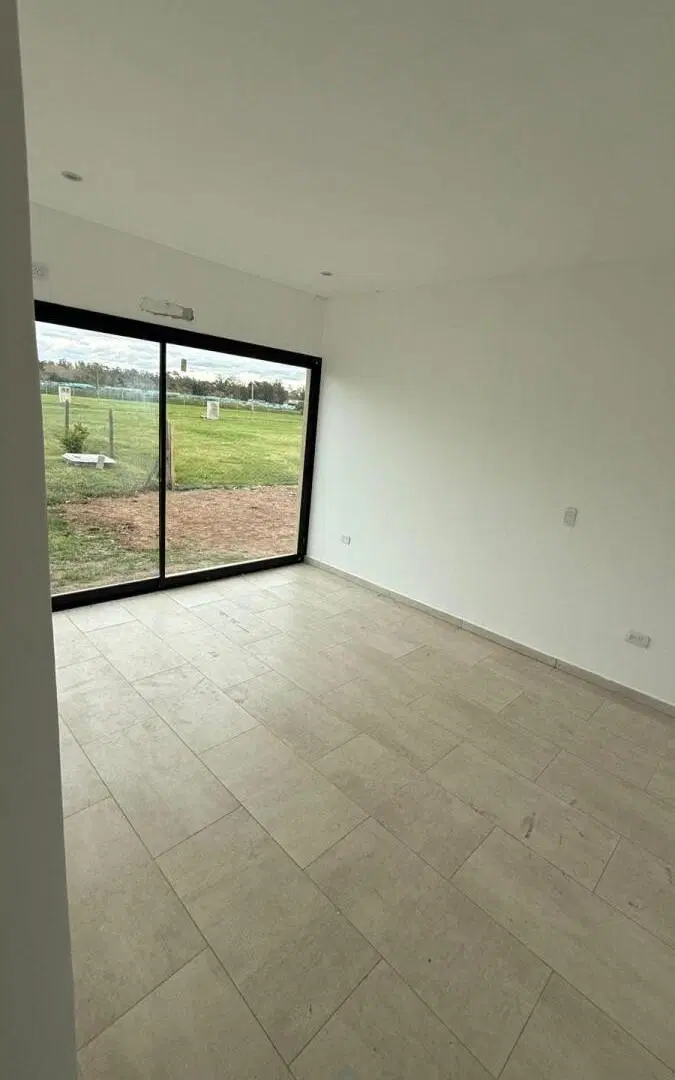 Casa en oportunidad en Barrio el Ensueño 4