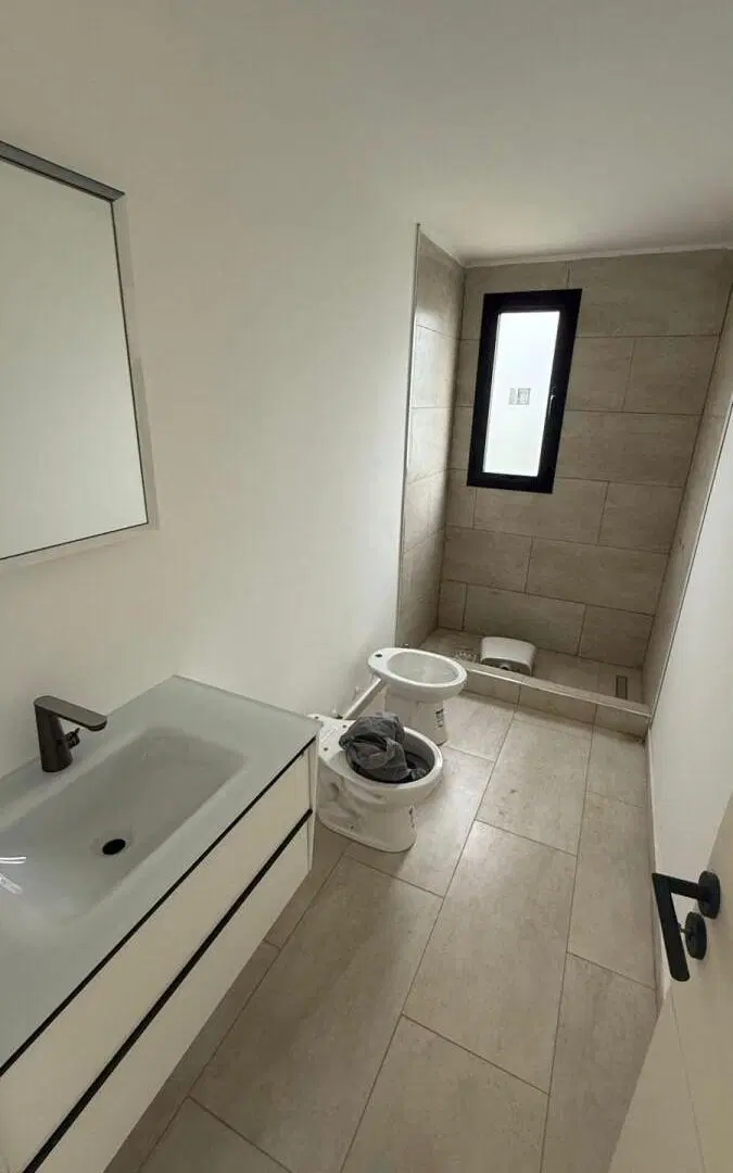 Casa en oportunidad en Barrio el Ensueño 5