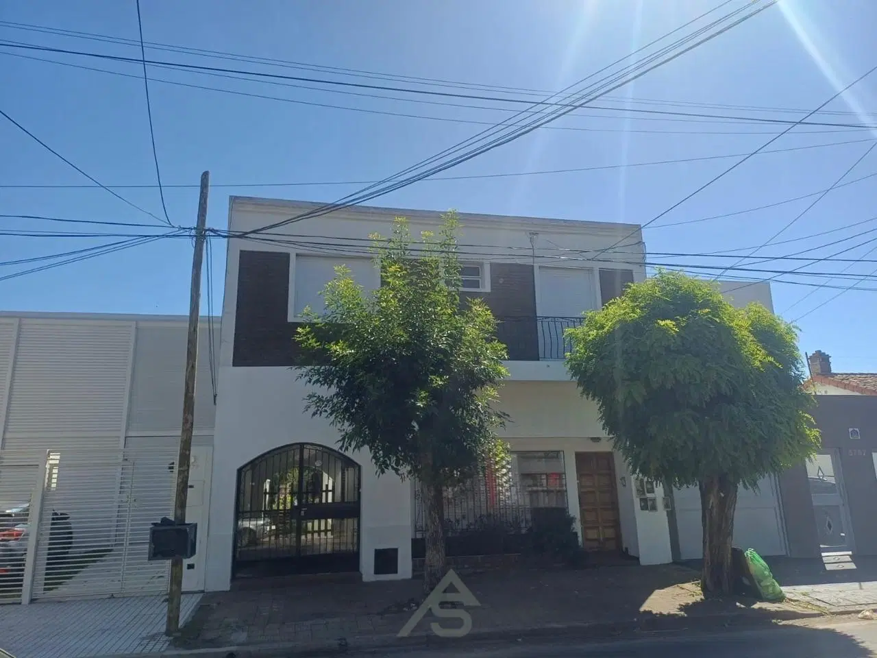 Venta de Casa Multifamiliar -Casa+Dpto+Consultorio 3