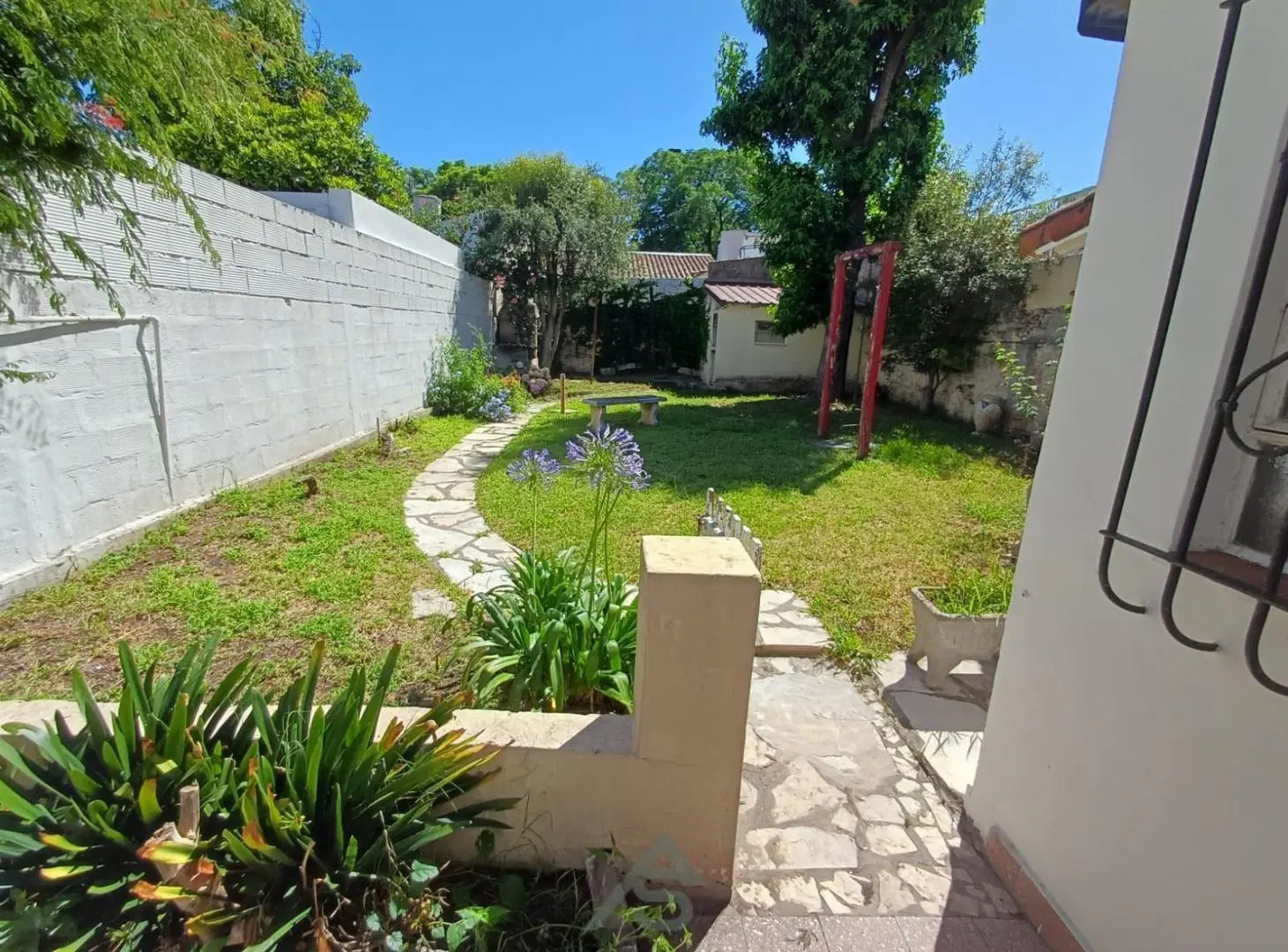 Venta de Casa Multifamiliar -Casa+Dpto+Consultorio 5