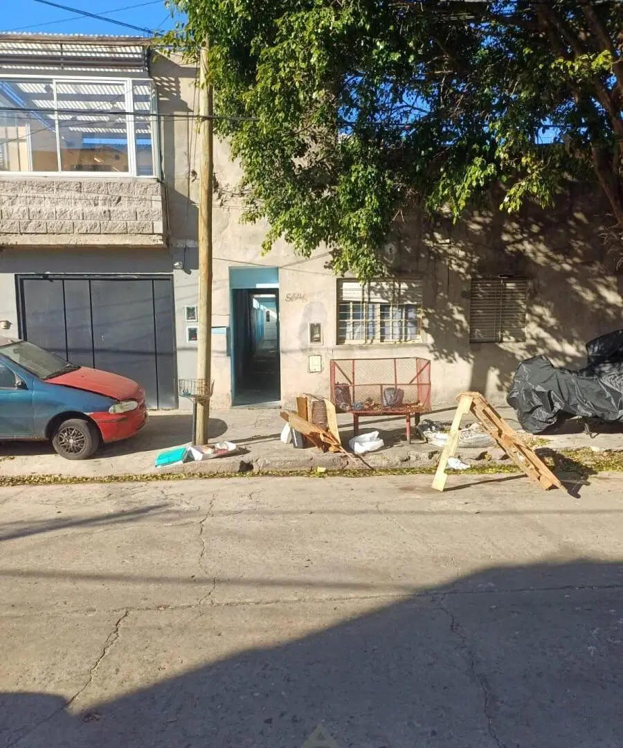 Venta de Estructura Edilicia con habitaciones para renta 4