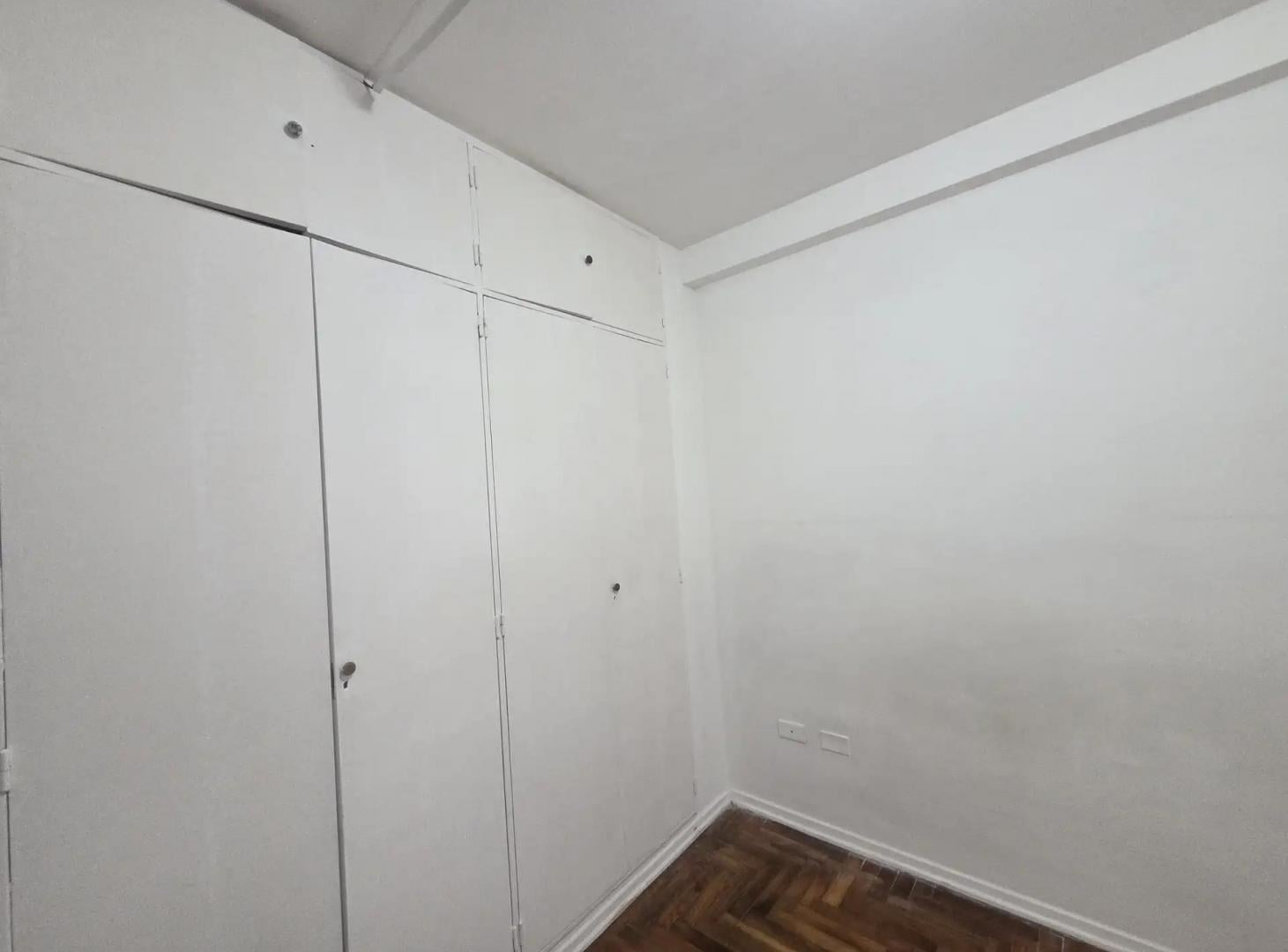 Foto de Amplio Departamento de 3 Dorm. con Dependencia y Balcón Corrido en, imagen 3