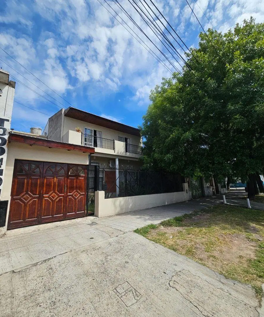 Av. Eva Perón 607 Temperley Casa a la Venta con jardín y garaje 3